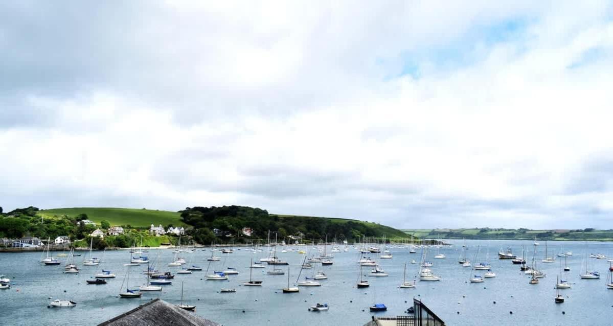 Breathtaking High Street Townhouse With Stunning Sea Views At 'The Old Fishermans Townhouse' ファルマス エクステリア 写真