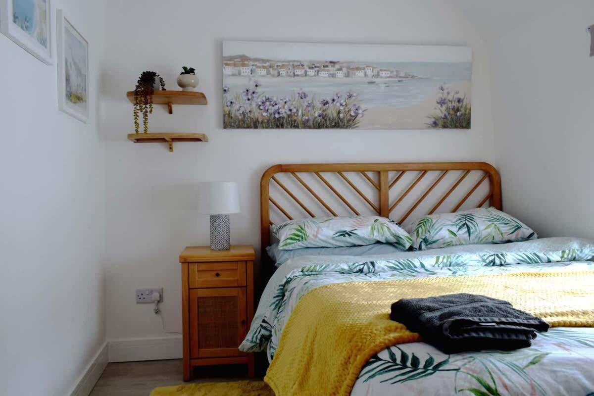 Breathtaking High Street Townhouse With Stunning Sea Views At 'The Old Fishermans Townhouse' ファルマス エクステリア 写真
