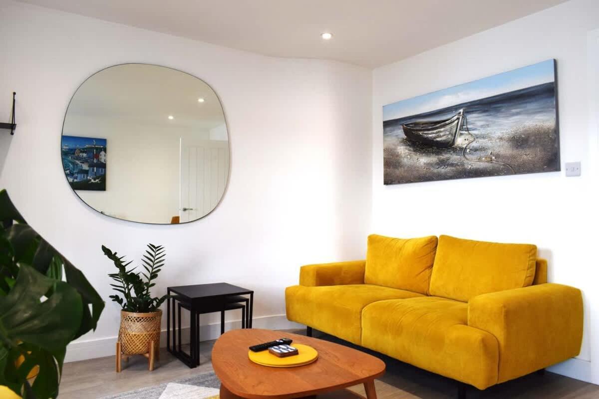 Breathtaking High Street Townhouse With Stunning Sea Views At 'The Old Fishermans Townhouse' ファルマス エクステリア 写真