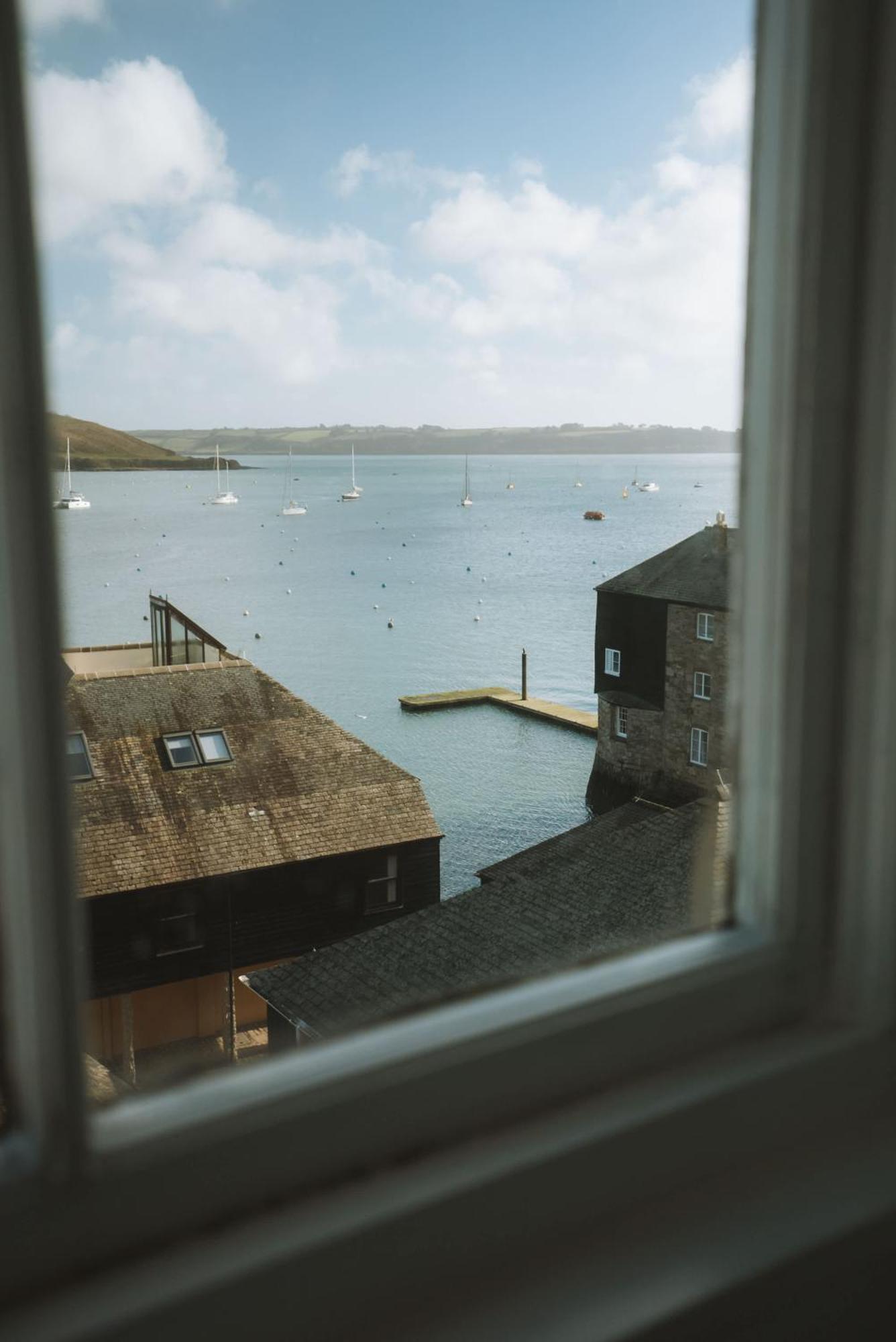 Breathtaking High Street Townhouse With Stunning Sea Views At 'The Old Fishermans Townhouse' ファルマス エクステリア 写真